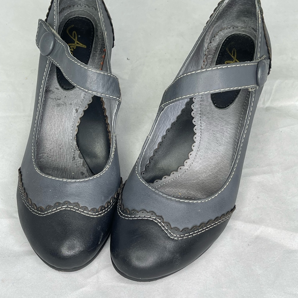 Anesha Woman’s Shoes Mary Jane’d Heel Grey Size 7.5 Genuine Leather